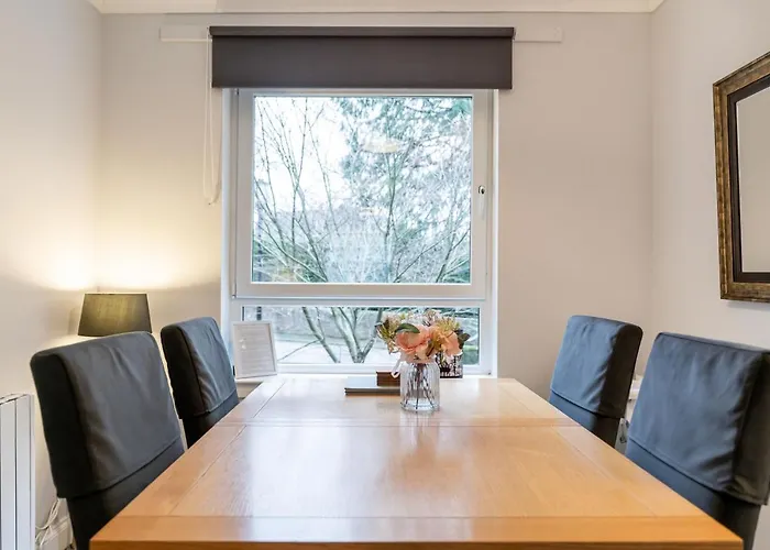 Ground-Fl Two Bedroom Apartment In Bridge Of Allan