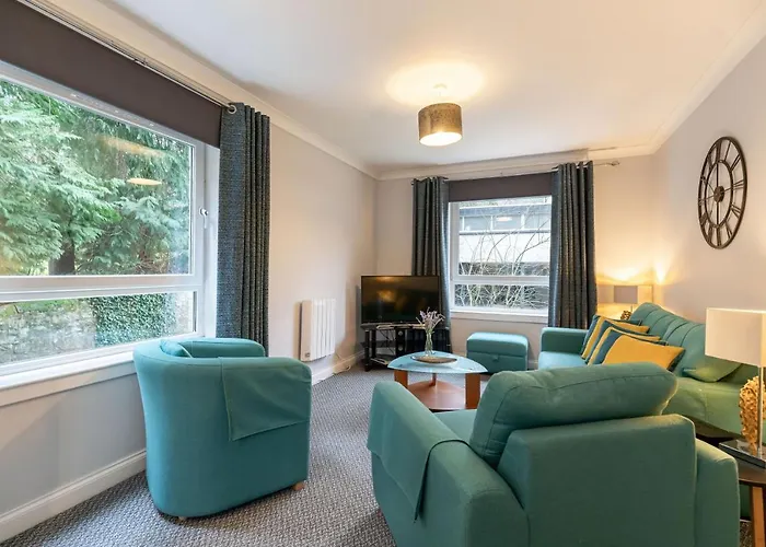 Ground-Fl Two Bedroom Apartment In Bridge Of Allan